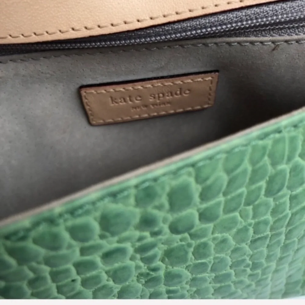 Kate Spade green apple faux croc clutch wristlet - Picture 3 of 8